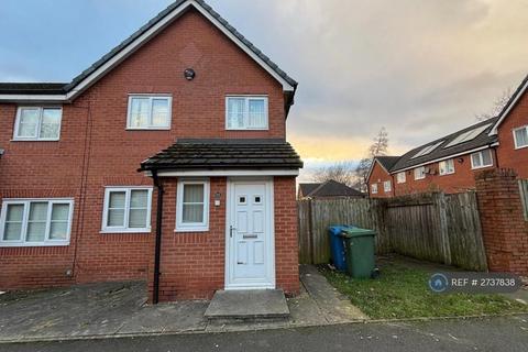 3 bedroom semi-detached house to rent, St. Ambrose Road, Oldham, OL1