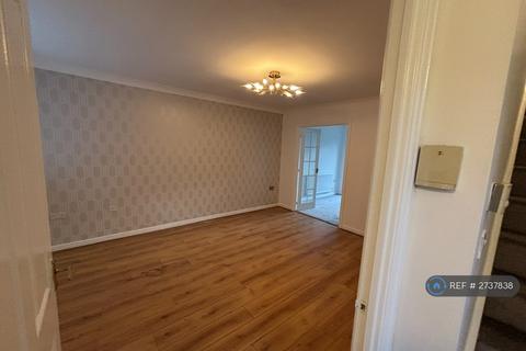 3 bedroom semi-detached house to rent, St. Ambrose Road, Oldham, OL1
