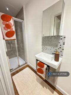 1 bedroom in a house share to rent, Cottenham Park Road, London, SW20