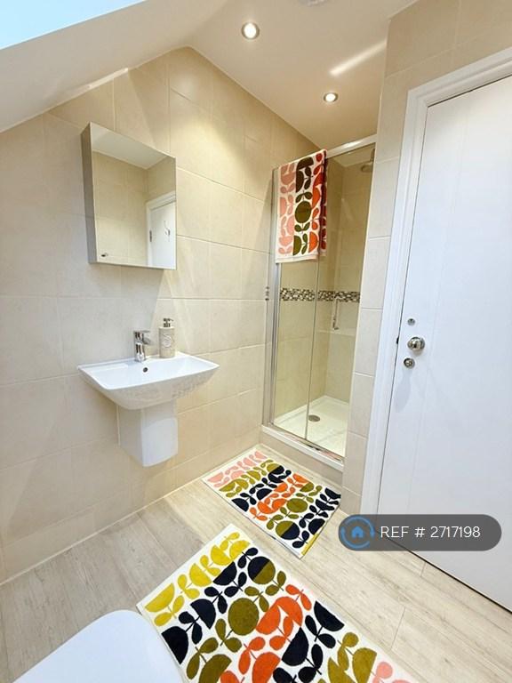 Room 2 Bathroom
