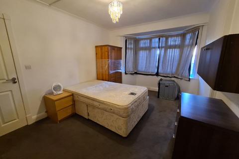 House share to rent, Oakleigh Avenue, Edgware, HA8