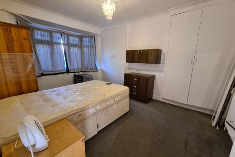 House share to rent, Oakleigh Avenue, Edgware, HA8