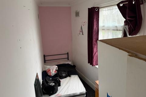 2 bedroom flat to rent, London E12