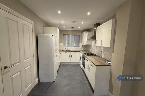 3 bedroom semi-detached house to rent, John Brooks Avenue, Smethwick, B66