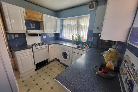 3 bedroom semi-detached house to rent, Dudley DY2