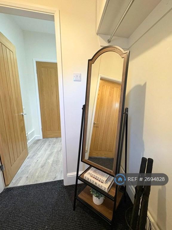 Entrance &amp; Downstairs Toilet
