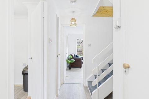 1 bedroom in a house share to rent, Canterbury Place - UBL