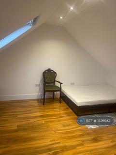 1 bedroom in a house share to rent, Wards Road, Ilford, IG2