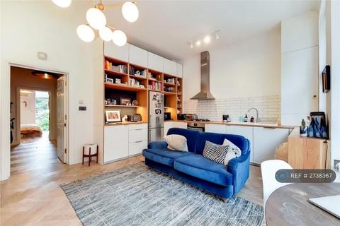 2 bedroom flat to rent, Clapham, London, SW11