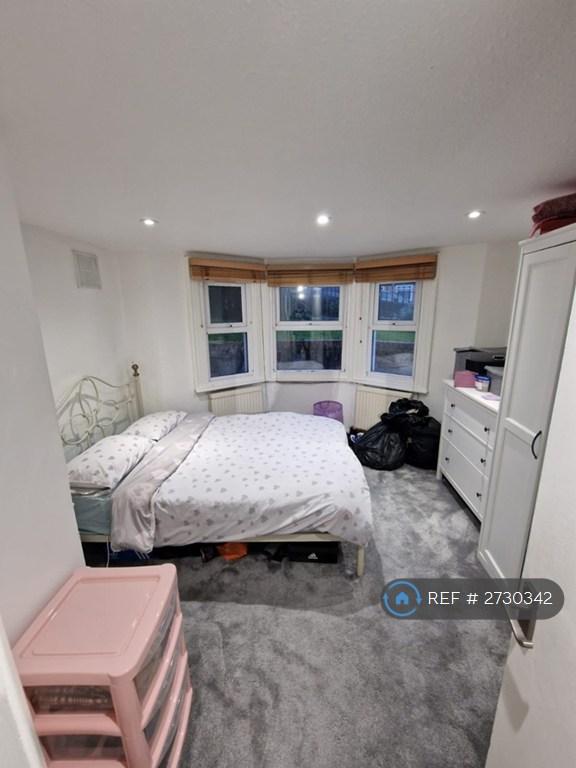 Spacious Bedroom With Bay Window