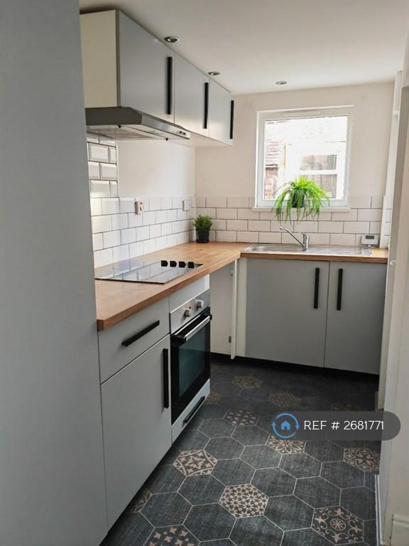 Kitchen & Living Room 1