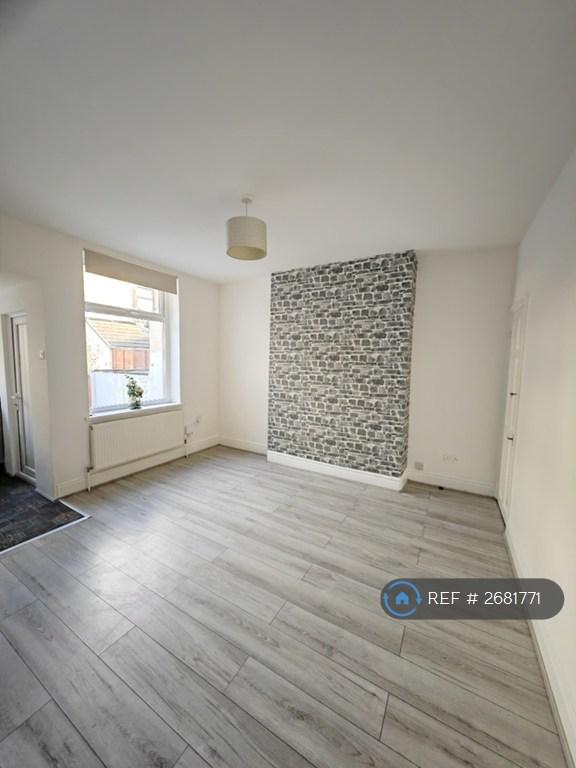 Kitchen & Living Room 1