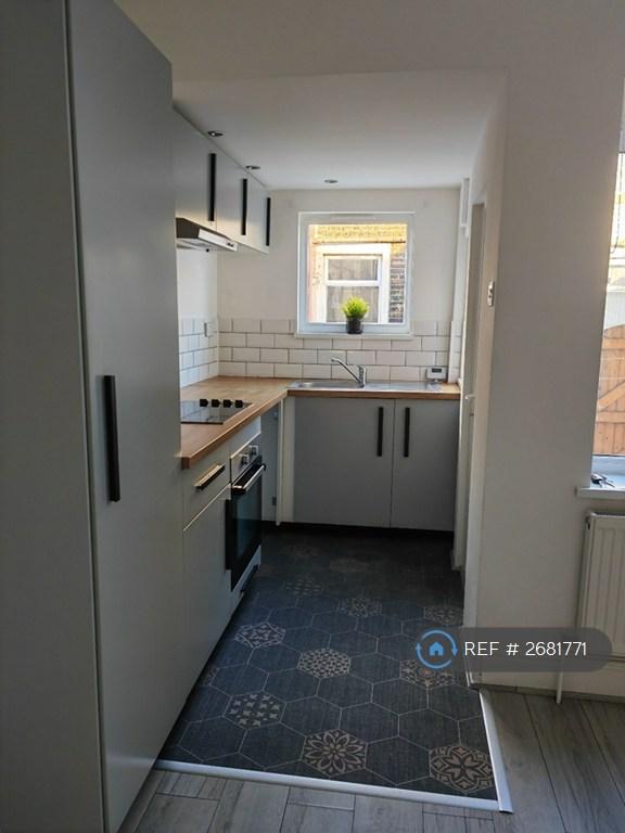 Kitchen & Living Room 1