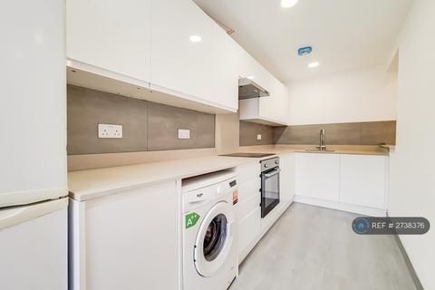 3 bedroom flat to rent, Westbury Avenue, London, N22