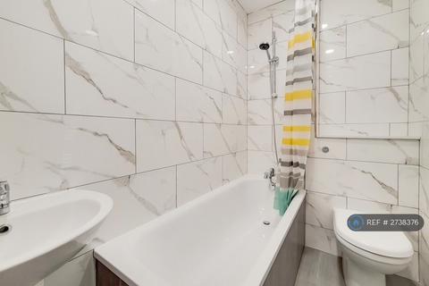 3 bedroom flat to rent, Westbury Avenue, London, N22
