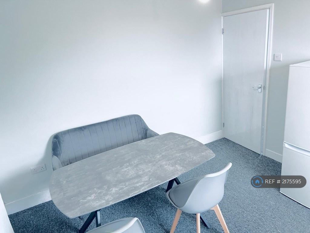 Lounge/Kitchen