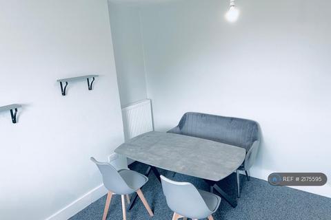 2 bedroom flat to rent, Russell Street, Reading, RG1