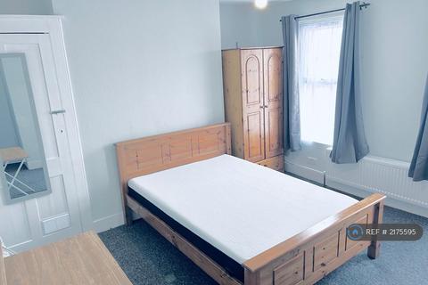 2 bedroom flat to rent, Russell Street, Reading, RG1
