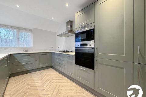 3 bedroom end of terrace house to rent, Goldcrest Close, London, SE28