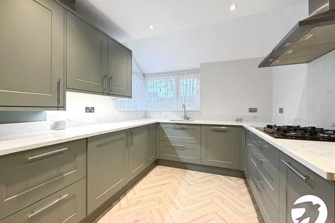 3 bedroom end of terrace house to rent, Goldcrest Close, London, SE28