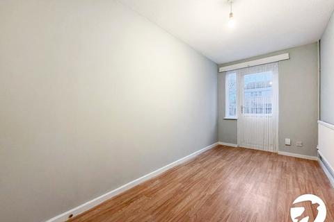 3 bedroom end of terrace house to rent, Goldcrest Close, London, SE28