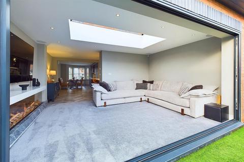6 bedroom detached house to rent, Lavender Gardens, Warrington, WA5