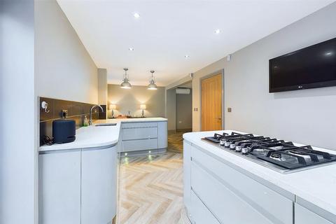6 bedroom detached house to rent, Lavender Gardens, Warrington, WA5