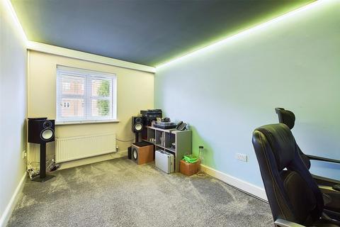 6 bedroom detached house to rent, Lavender Gardens, Warrington, WA5