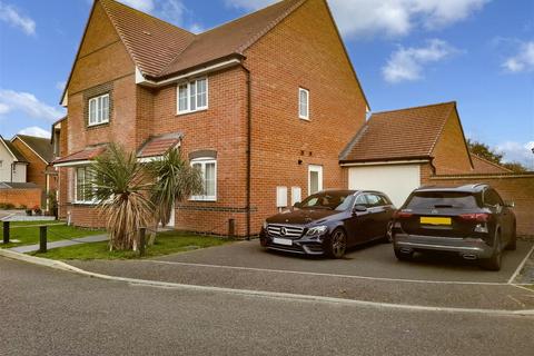 4 bedroom detached house for sale, Challen Vale, Littlehampton