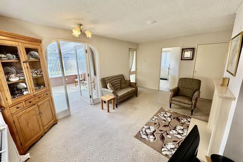 2 bedroom detached bungalow for sale, Stad Llwynaethnen, Trefor