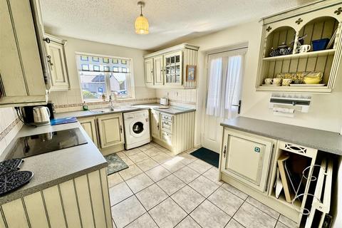 2 bedroom detached bungalow for sale, Stad Llwynaethnen, Trefor