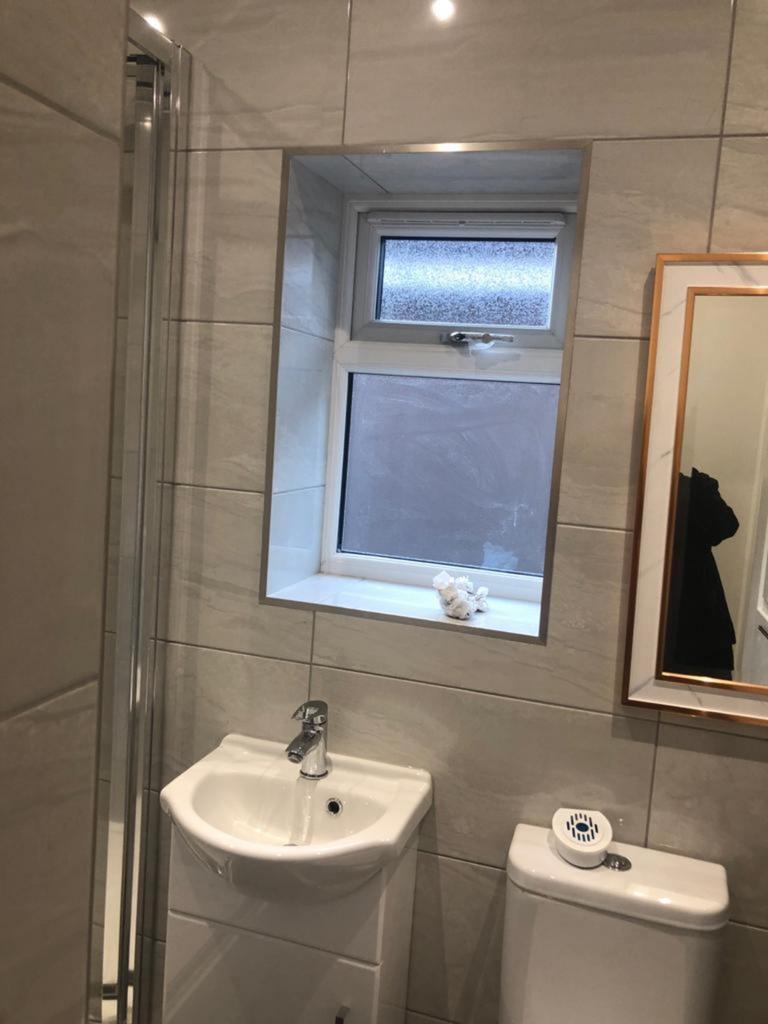 Bed1 ensuite