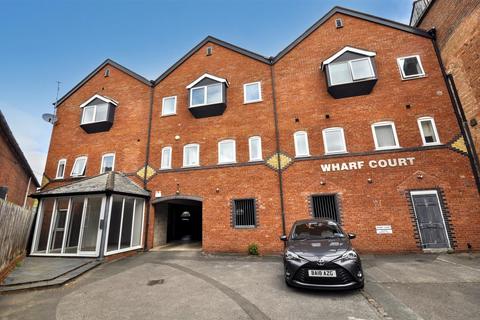2 bedroom flat to rent, Wharf Court, Wharf Street, Warwick