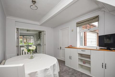 3 bedroom semi-detached house for sale, 104 Planks Lane, Wombourne
