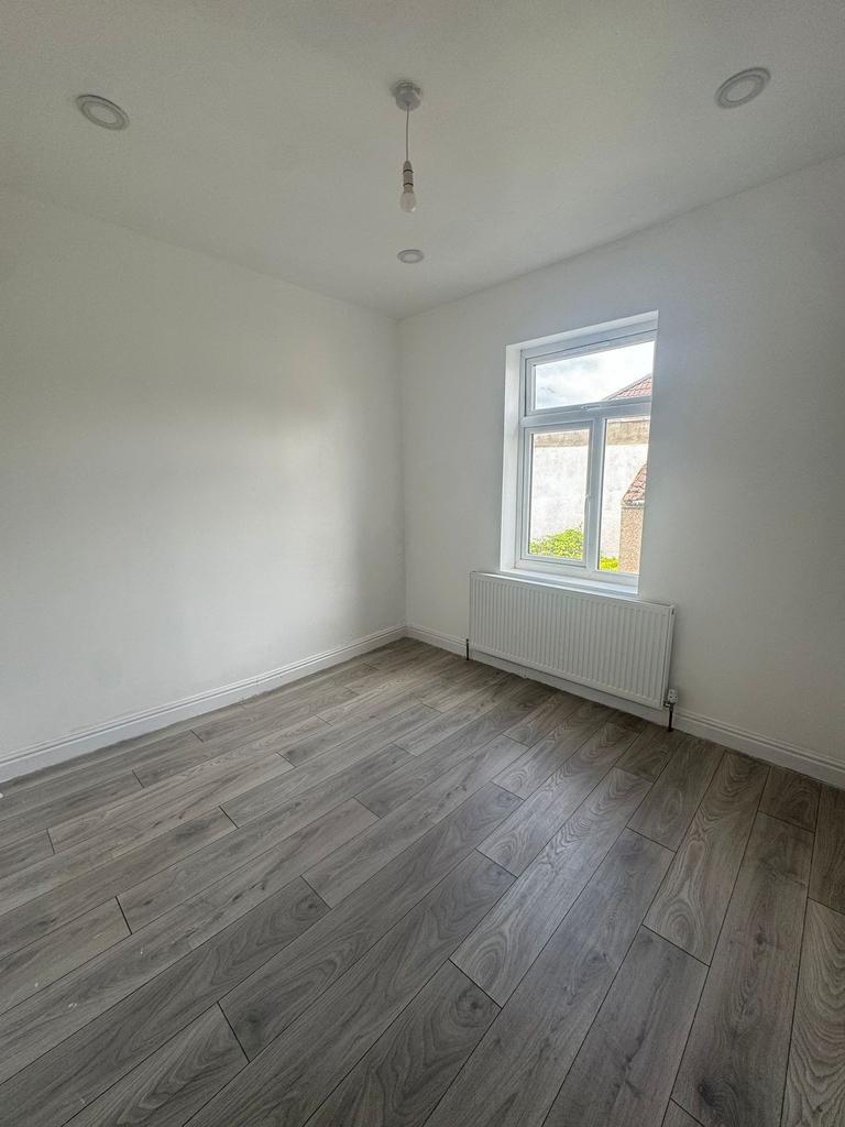 Bright, freshly painted single bedroom with mod...