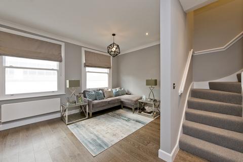 2 bedroom maisonette to rent, Fulham Road, London, SW10