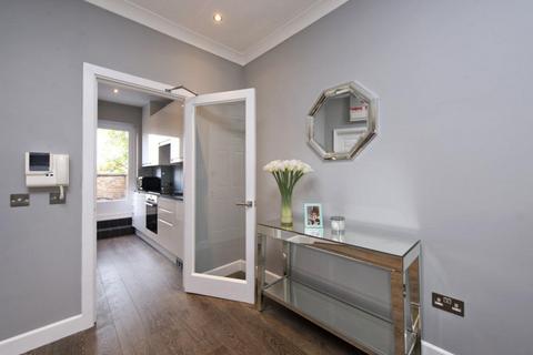 2 bedroom maisonette to rent, Fulham Road, London, SW10