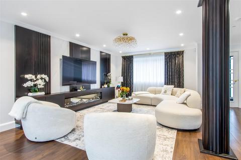 4 bedroom semi-detached house for sale, Cedar Close, Herts EN6