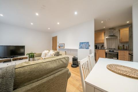 2 bedroom apartment for sale, Pettacre Close, London