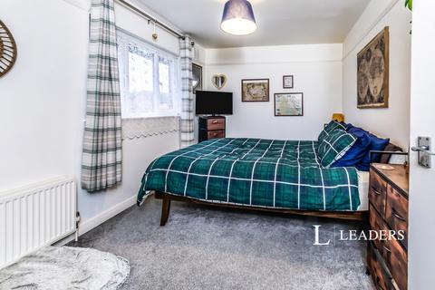 2 bedroom semi-detached house to rent, Chestnut Copse, RH8