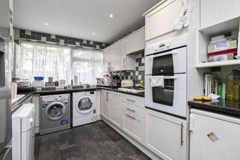 2 bedroom apartment to rent - Barton Meadows, Ilford IG6