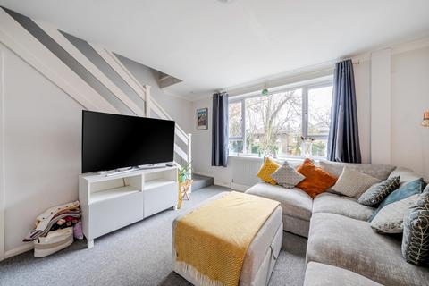 2 bedroom maisonette to rent, Burnt Ash Road Lee SE12