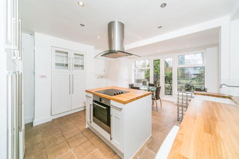 2 bedroom terraced house to rent, Elgar Road, Reading, RG2