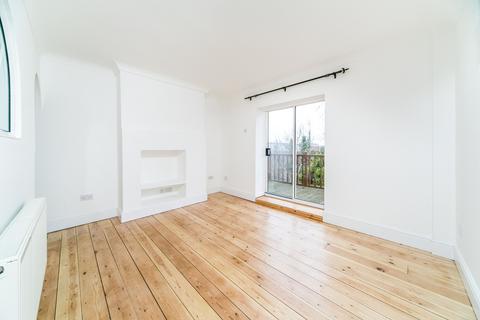 2 bedroom terraced house to rent, Elgar Road, Reading, RG2