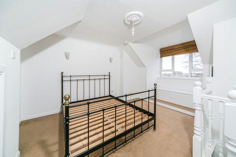 2 bedroom terraced house to rent, Elgar Road, Reading, RG2