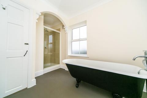 2 bedroom terraced house to rent, Elgar Road, Reading, RG2