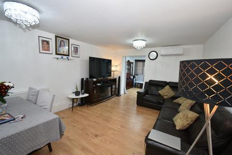 4 bedroom terraced house to rent, Northolt, UB5