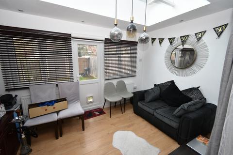 4 bedroom terraced house to rent, Northolt, UB5