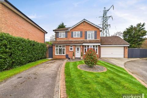 4 bedroom detached house to rent, Kingsford Close, Reading RG5