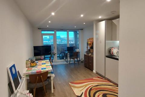 2 bedroom flat to rent, Brewers Square, Dartford DA1